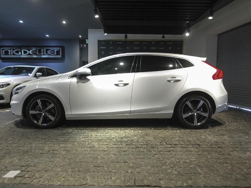 2016 VolvoV40 1.5 T3 R-Design