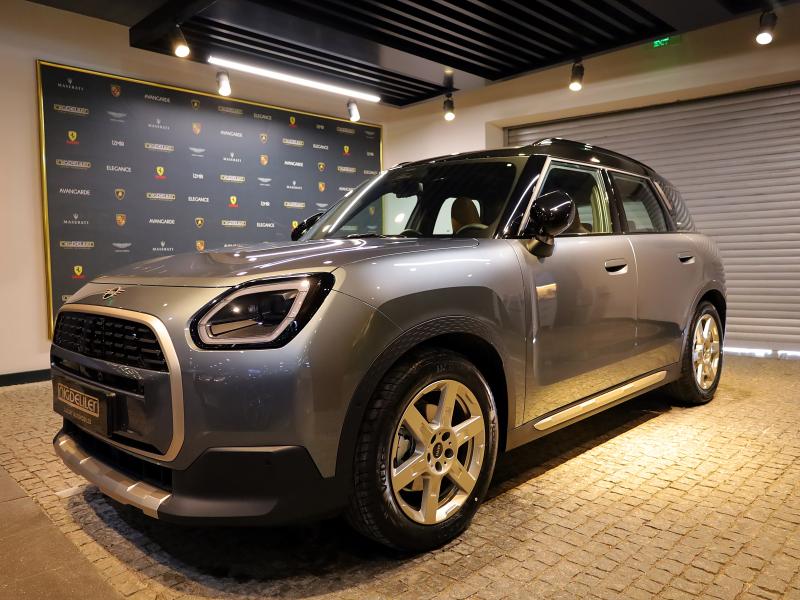 2025 MiniCountryman E E Favoured