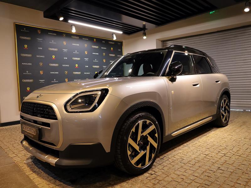 2025 MiniCountryman E E Favoured