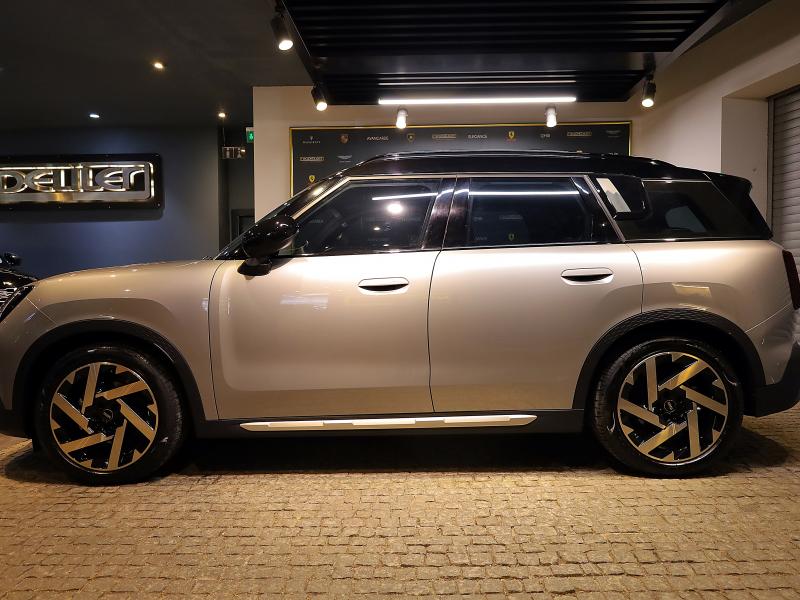 2025 MiniCountryman E E Favoured