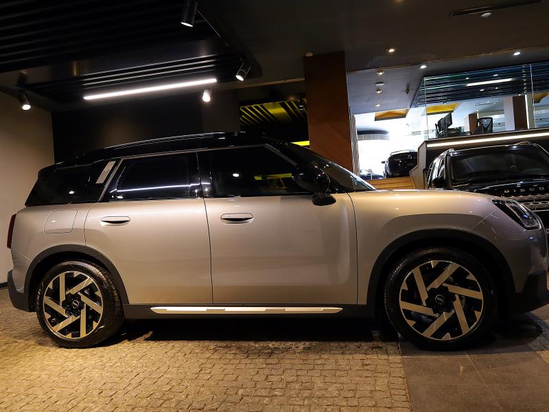 2025 MiniCountryman E E Favoured