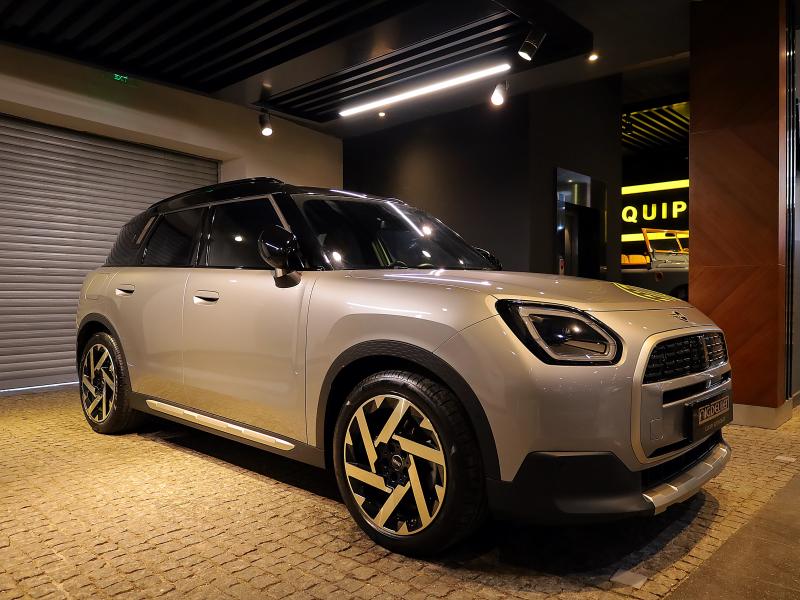 2025 MiniCountryman E E Favoured